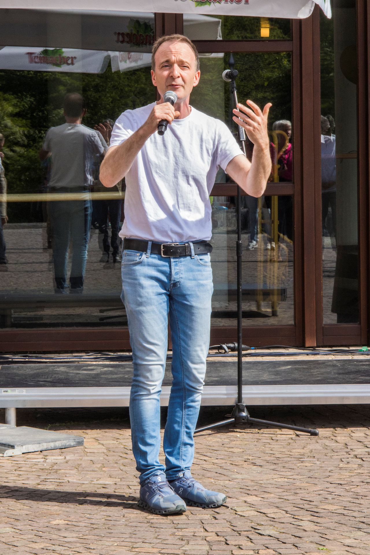Partick Boppp beginnt das gemeinsame Singen