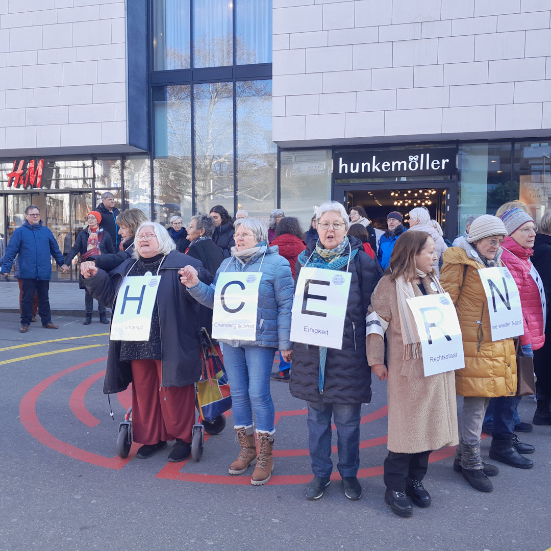 Demo der OMAS GEGEN RECHTS