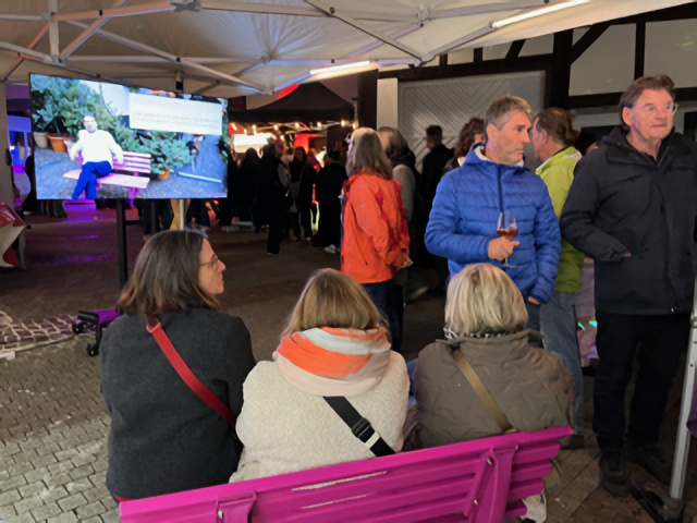 die Bilder mit der Pinken Bank bei "Waiblingen Leuchtet"