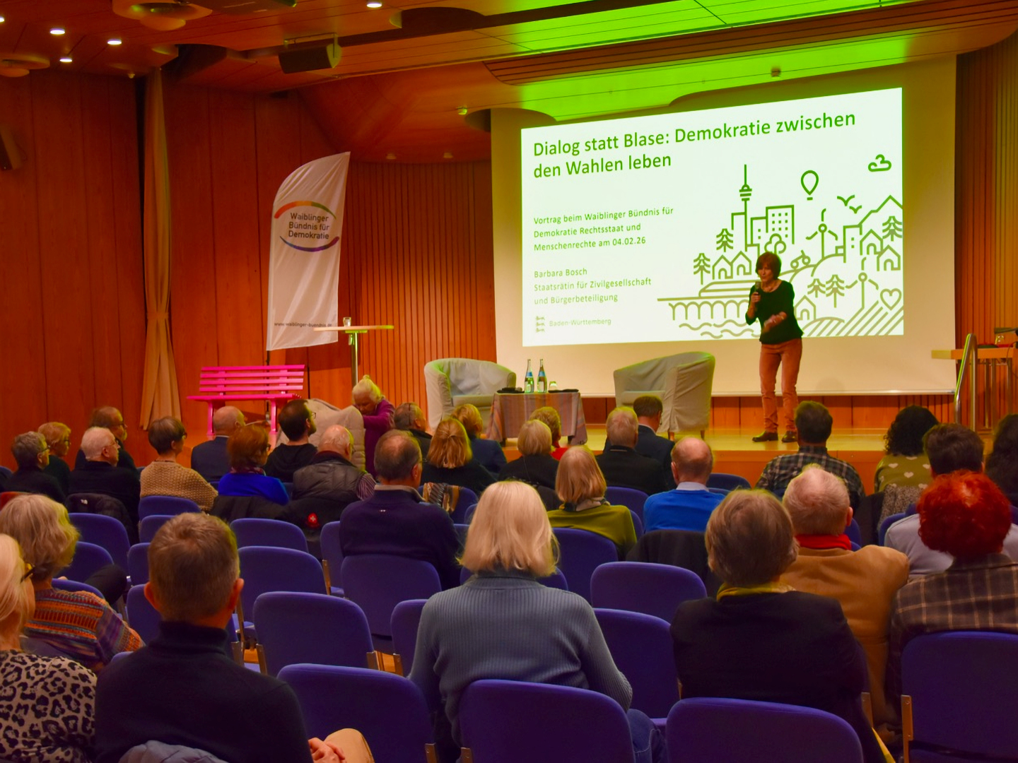 Begr&uuml;&szlig;ung im Welfensaal